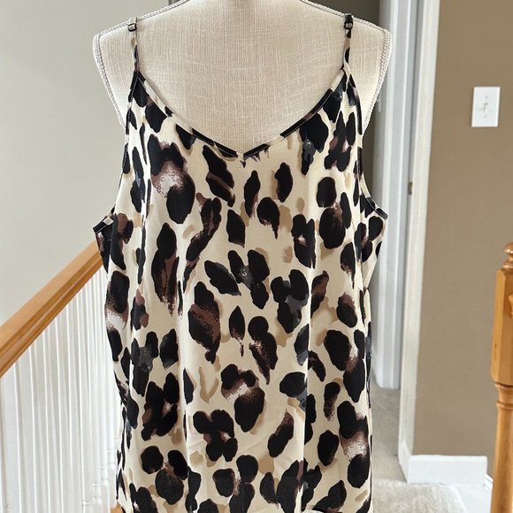 SHEIN Tops - SHEIN Plus Leopard Print V-Neck Camisole Size 2XL Adjustable Straps Lightweight